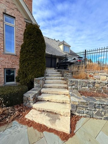 5443 Belmont Court, Libertyville, IL 60048