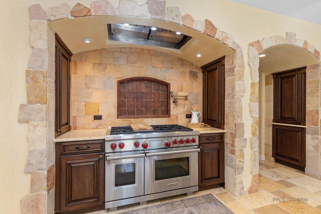 5443 Belmont Court, Libertyville, IL 60048