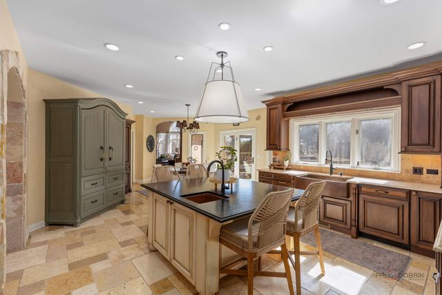 5443 Belmont Court, Libertyville, IL 60048