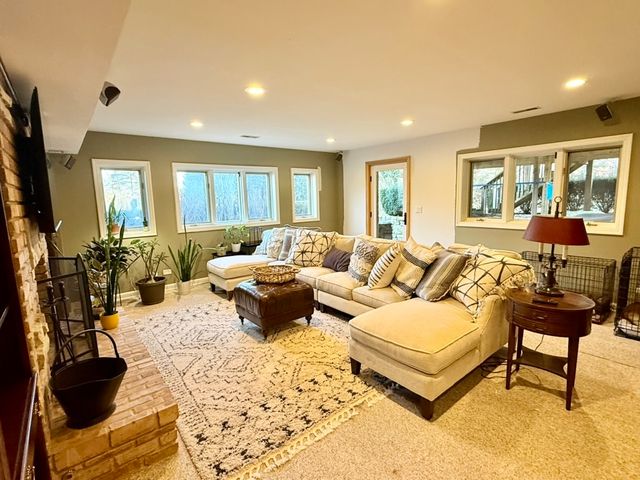 5443 Belmont Court, Libertyville, IL 60048