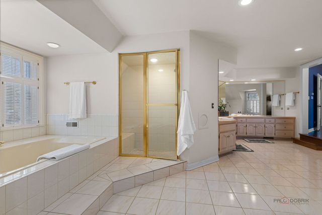 5443 Belmont Court, Libertyville, IL 60048