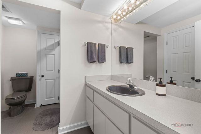 5443 Belmont Court, Libertyville, IL 60048