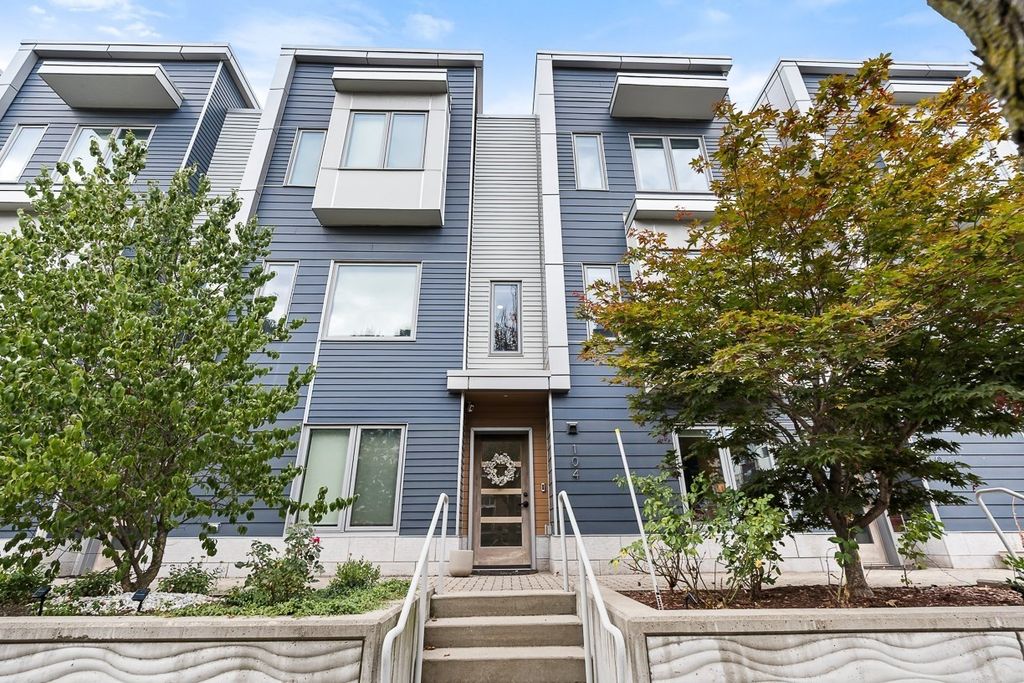 104 Liverpool St 104, Boston, MA 02128