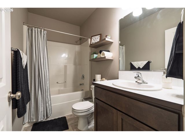 2833 ESSEX Ave, Albany, OR 97321