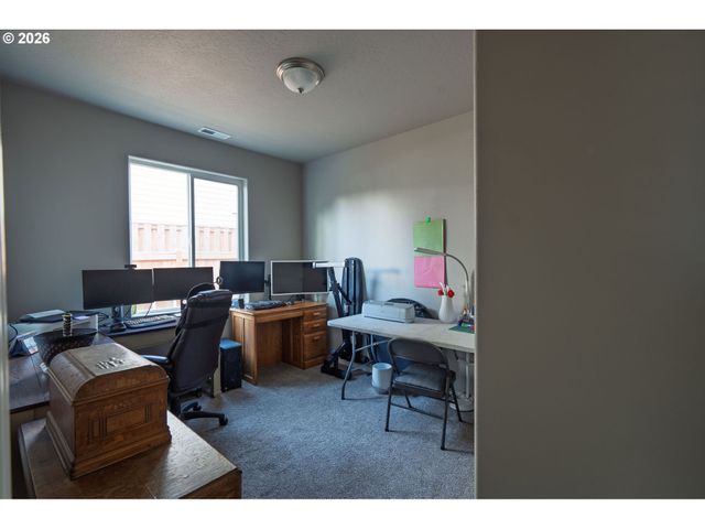 2833 ESSEX Ave, Albany, OR 97321