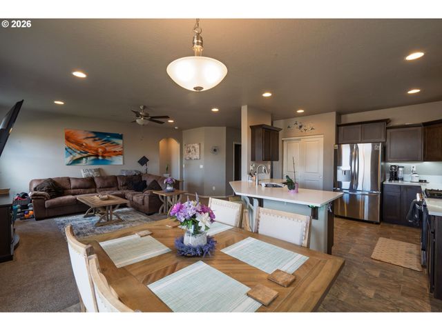 2833 ESSEX Ave, Albany, OR 97321