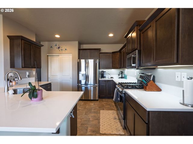 2833 ESSEX Ave, Albany, OR 97321