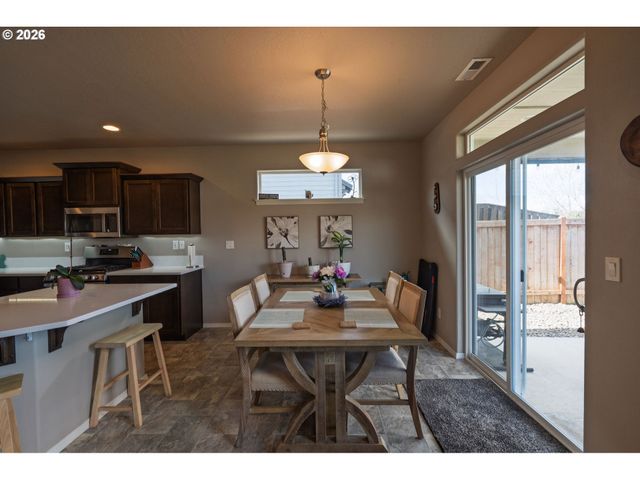 2833 ESSEX Ave, Albany, OR 97321