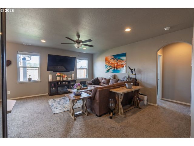 2833 ESSEX Ave, Albany, OR 97321