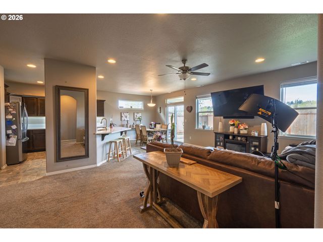 2833 ESSEX Ave, Albany, OR 97321