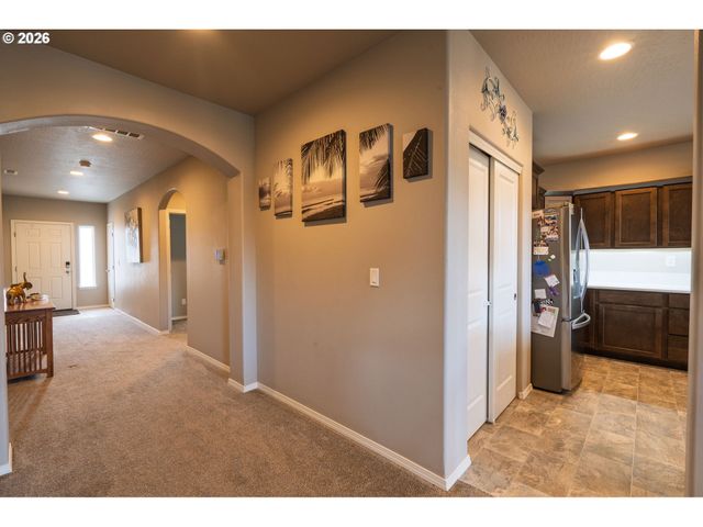 2833 ESSEX Ave, Albany, OR 97321