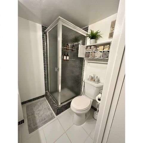 5190 E Sabal Palm Boulevard 201, Tamarac, FL 33319