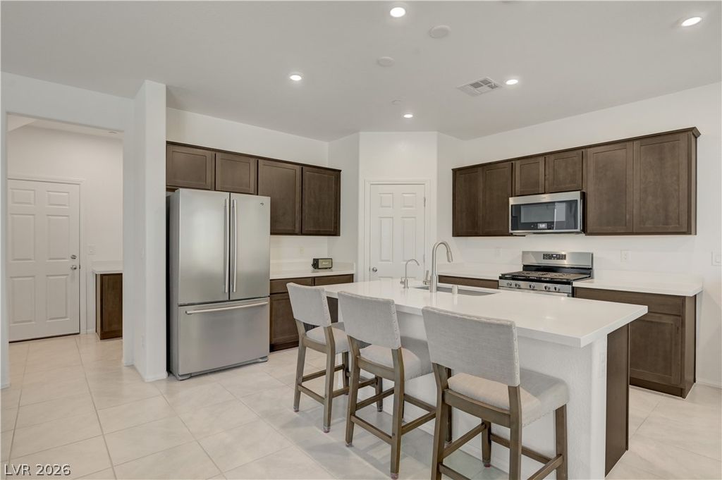 10938 Fennel Avenue, Las Vegas, NV 89166 — photo 3