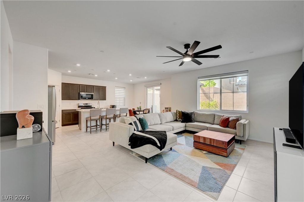 10938 Fennel Avenue, Las Vegas, NV 89166 — photo 4