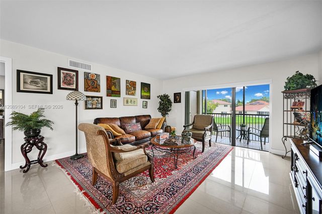 374 Lakeview Drive 204, Weston, FL 33326