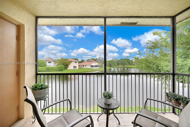 374 Lakeview Drive 204, Weston, FL 33326