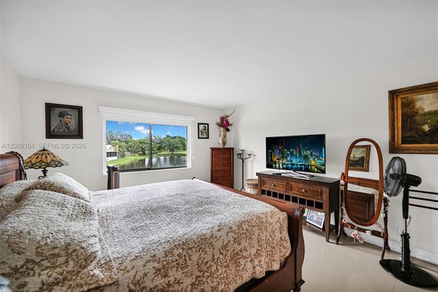 374 Lakeview Drive 204, Weston, FL 33326