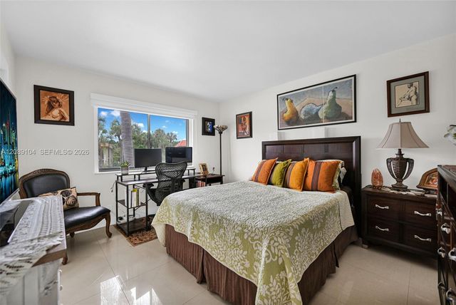 374 Lakeview Drive 204, Weston, FL 33326