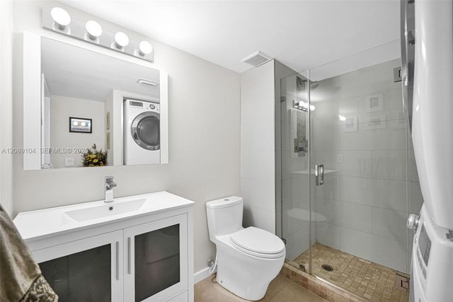 374 Lakeview Drive 204, Weston, FL 33326