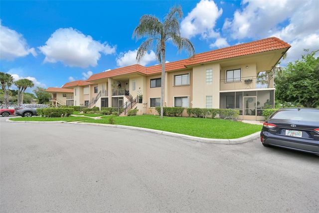 374 Lakeview Drive 204, Weston, FL 33326