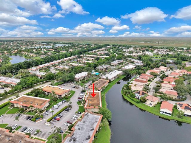 374 Lakeview Drive 204, Weston, FL 33326