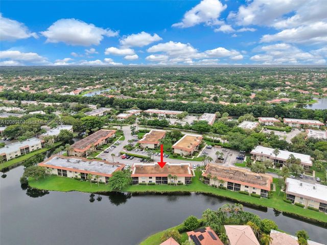 374 Lakeview Drive 204, Weston, FL 33326