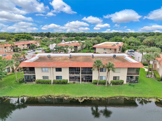 374 Lakeview Drive 204, Weston, FL 33326