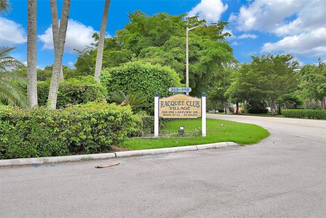 374 Lakeview Drive 204, Weston, FL 33326