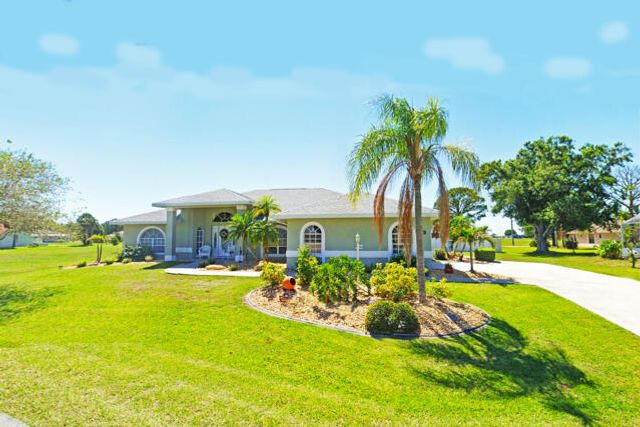 424 Holly Drive, Sebring, FL 33876