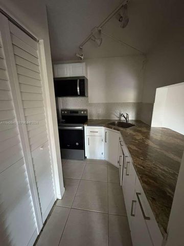 623 Sea Pine Way C1, Greenacres, FL 33415