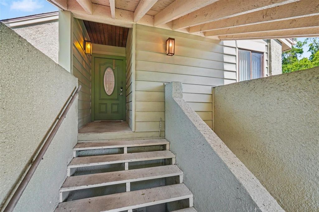 Image 27 of property listing at 13507 PALMWOOD LANE 13507, Tampa, FL 33618