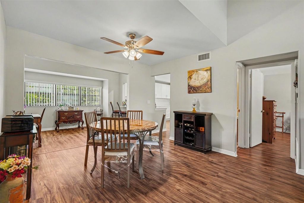 Image 8 of property listing at 13507 PALMWOOD LANE 13507, Tampa, FL 33618