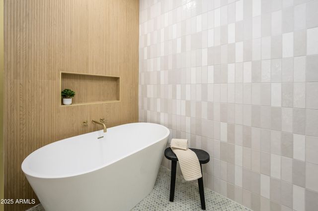 9021 S DREA Lane, Tempe, AZ 85284