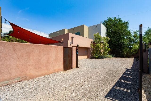 1224 8th Street NW, Albuquerque, NM 87102