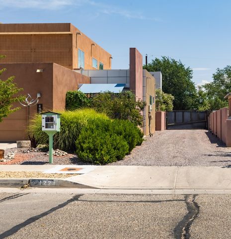 1224 8th Street NW, Albuquerque, NM 87102