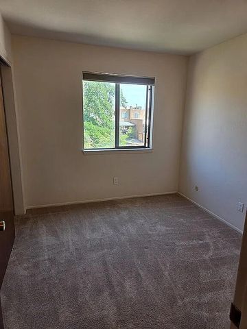 545 Berry Road NW, Albuquerque, NM 87107