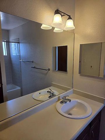 545 Berry Road NW, Albuquerque, NM 87107