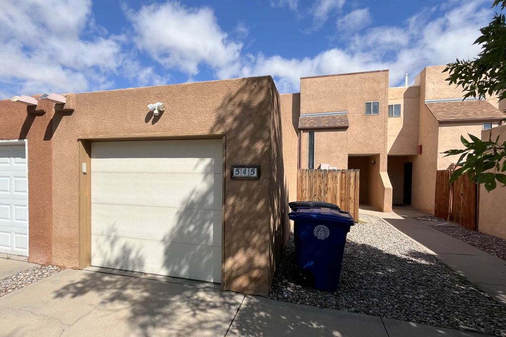 545 Berry Road NW, Albuquerque, NM 87107