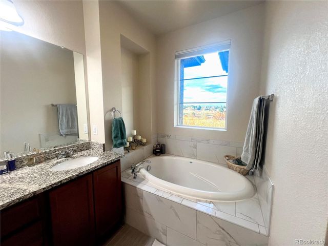 9072 E Caley Way, Englewood, CO 80111