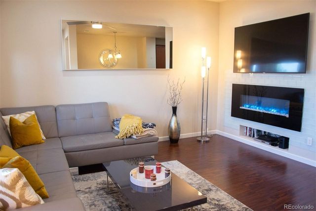 9072 E Caley Way, Englewood, CO 80111