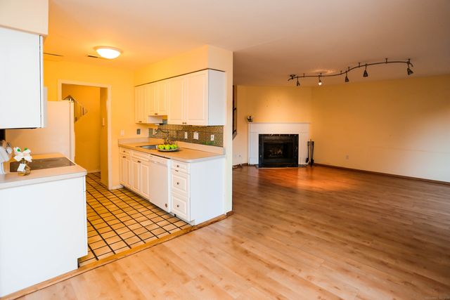 61 Seaview Avenue APT 51, Stamford, CT 06902