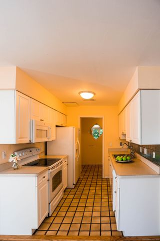 61 Seaview Avenue APT 51, Stamford, CT 06902