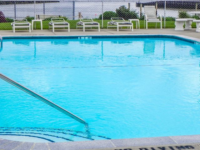 61 Seaview Avenue APT 51, Stamford, CT 06902