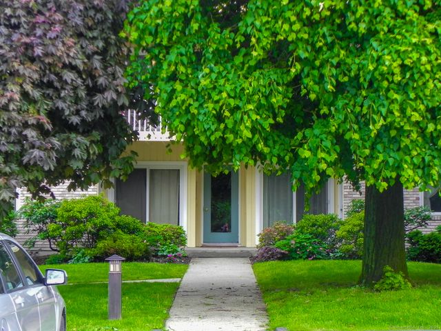 61 Seaview Avenue APT 51, Stamford, CT 06902