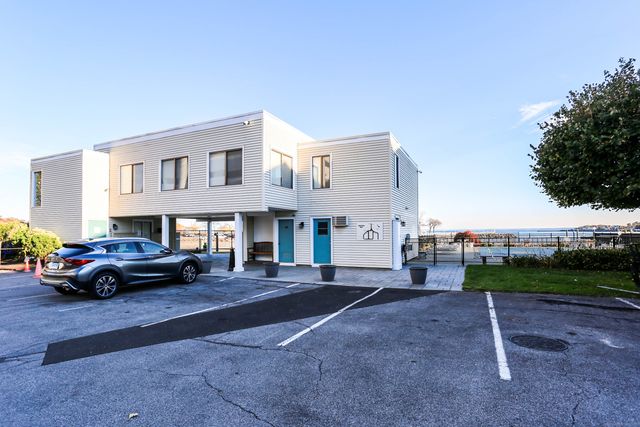 61 Seaview Avenue APT 51, Stamford, CT 06902