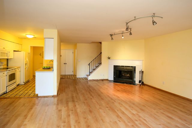 61 Seaview Avenue APT 51, Stamford, CT 06902