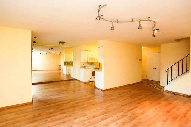 61 Seaview Avenue APT 51, Stamford, CT 06902