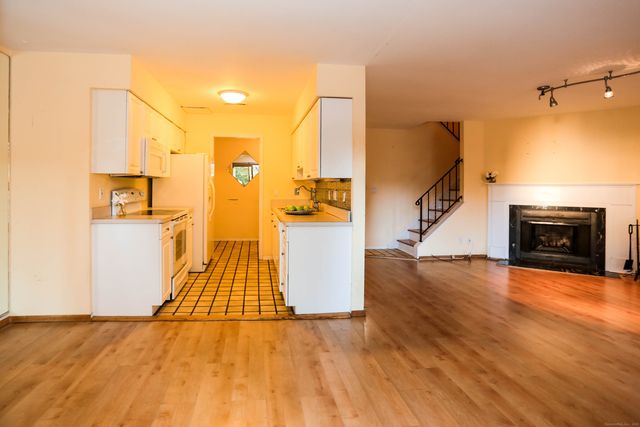 61 Seaview Avenue APT 51, Stamford, CT 06902