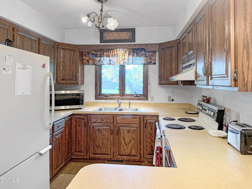155 2nd Street N, Carrington, ND 58421 photo 3
