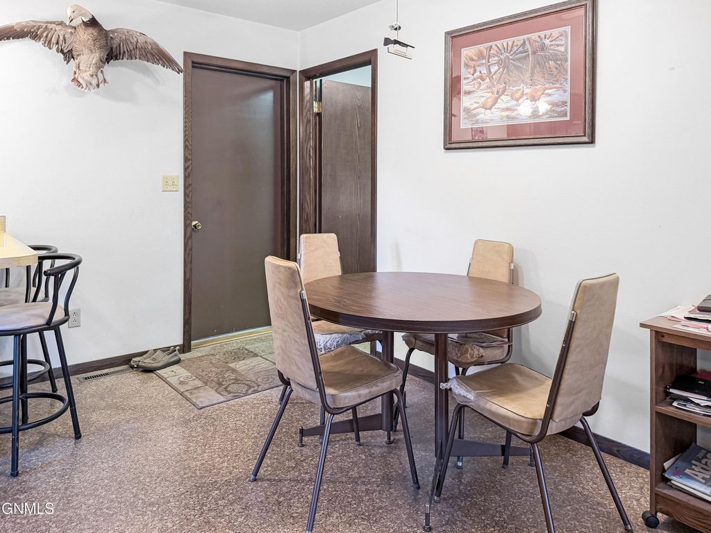 155 2nd Street N, Carrington, ND 58421 photo 5